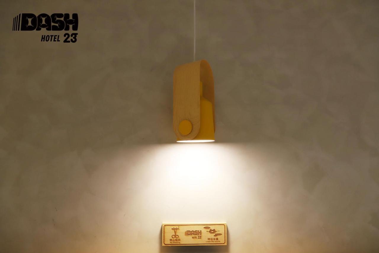 Dash 23 Hotel Tainan Exteriör bild