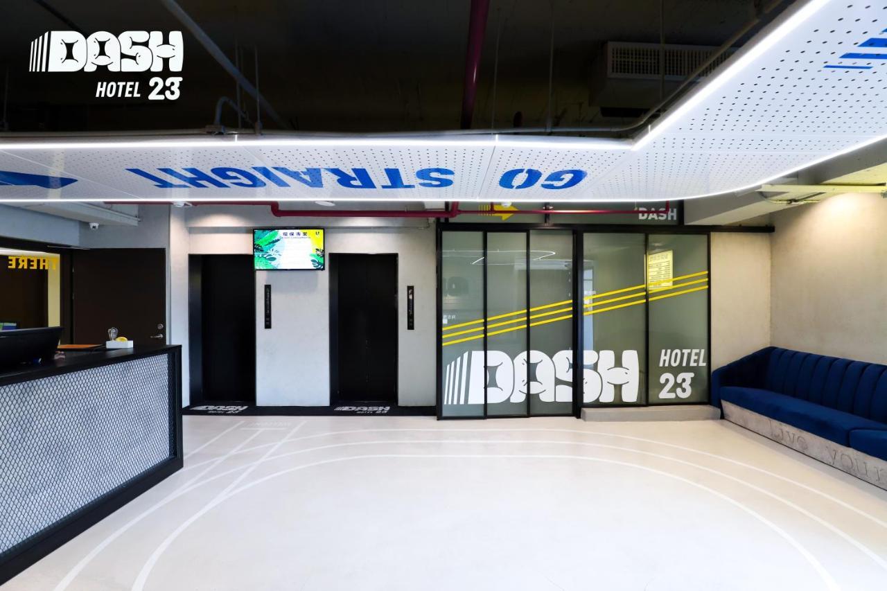 Dash 23 Hotel Tainan Exteriör bild