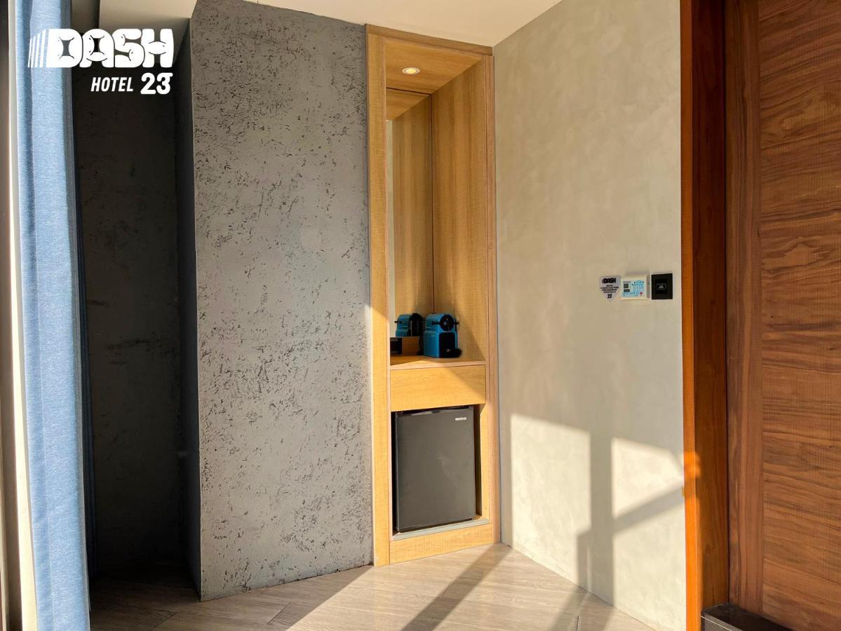 Dash 23 Hotel Tainan Exteriör bild