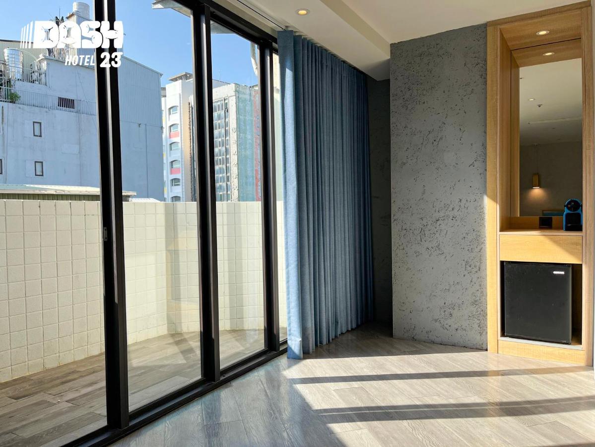 Dash 23 Hotel Tainan Exteriör bild